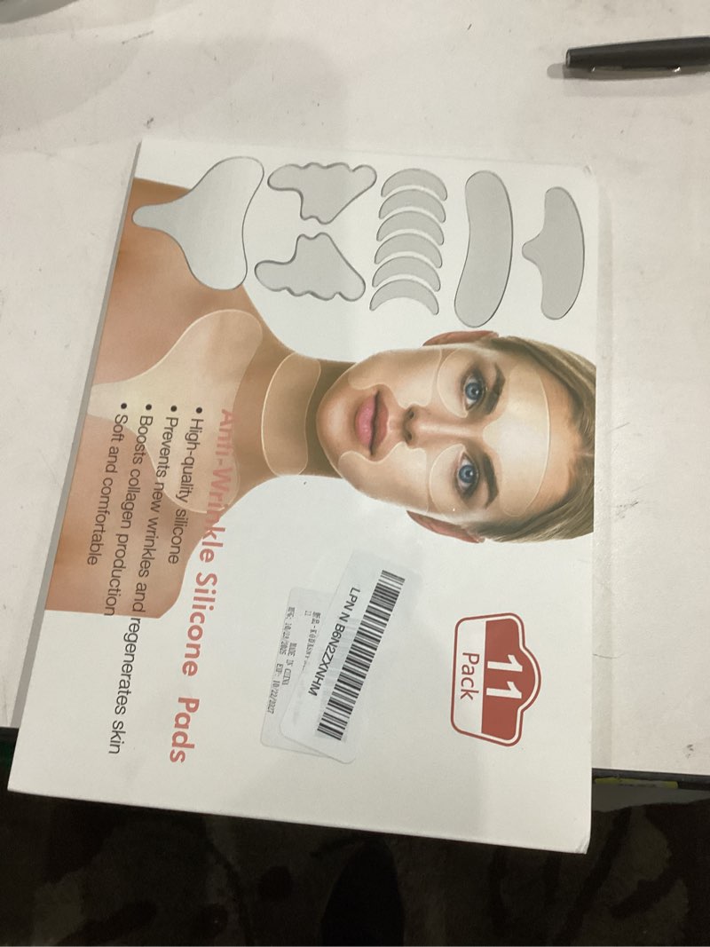 Condition photo showing New/Like New for neck wrinkle patches, reusable silicone neck patches for smoothing the appearance of fine lines, chest and face cosmetic patches for women, moisturizing & skin-smoothing (11 pcs)