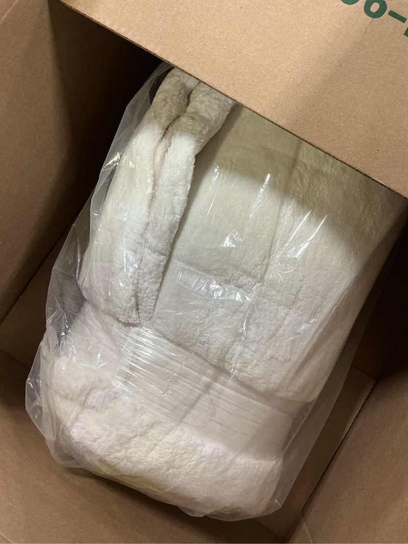 Condition photo showing Good Condition for ashler faux fur rug, ultra soft faux rabbit fur, white area rugs, 5 x 7 feet rectangle, machine washable nursery decor throw rugs for bedroom, kids room, living room 5 x 7 ft white