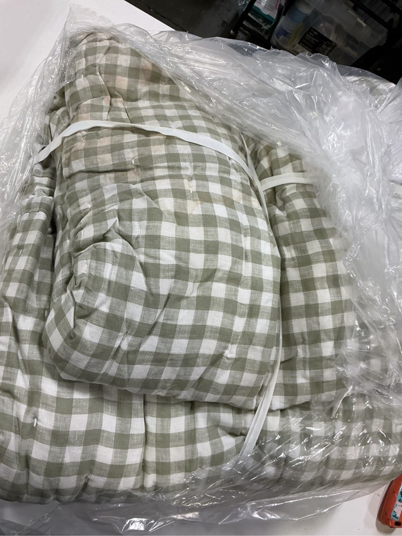 Condition photo showing As Is for quince european linen patterned quilt set, king/cal king, willowleaf gingham