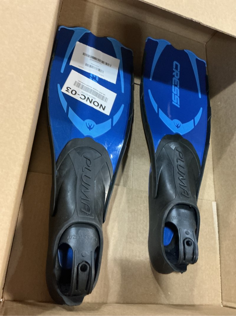 Condition photo showing As Is for Cressi Adult Snorkeling Full Foot Pocket Fins Made with Advanced Technology - Pluma: Made in Italy 4-5