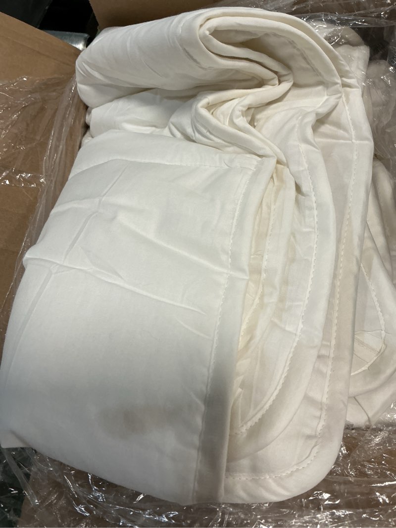 Condition photo showing Good Condition for lightweight down alternative comforter twin size duvet insert- ultra-soft 100% cotton cover breathable microfiber quilt, cooling thin bed comforter insert for warm/hot sleepers(64x88, white) twin white/lightweight