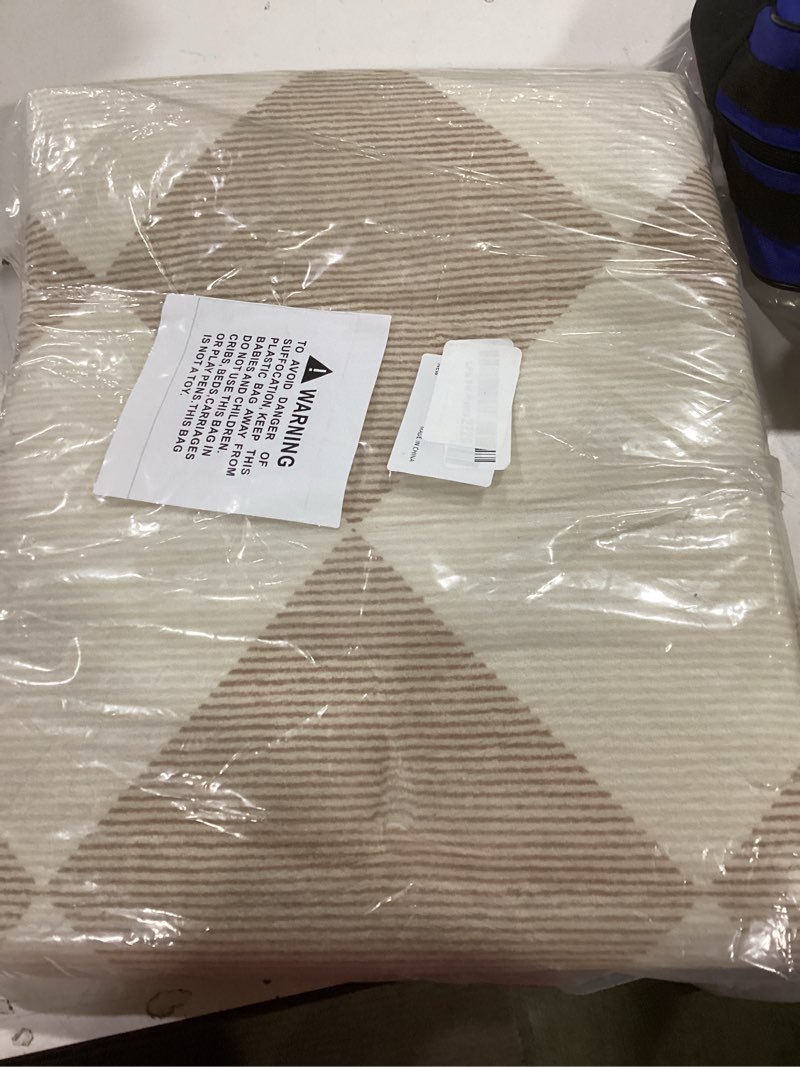 Condition photo showing Good Condition for Beeiva Checkered Print 3x5 Washable Area Rug for Bedroom, Non Slip Ultra Thin Beige Entryway Rug Non