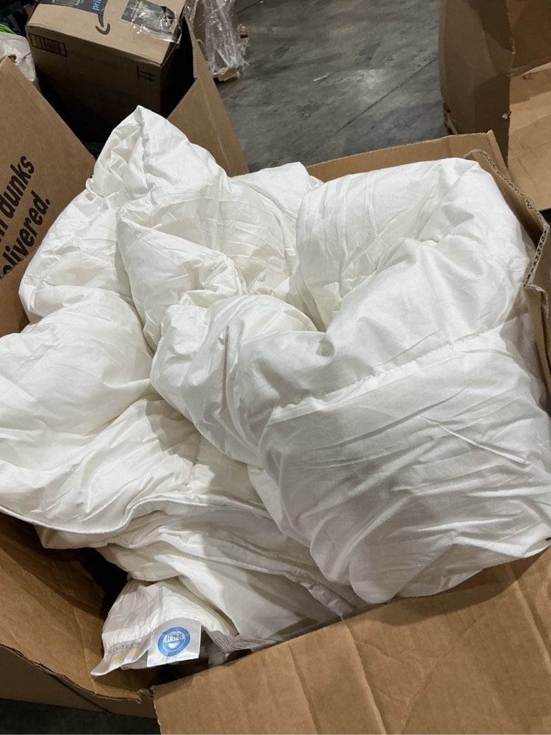 Condition photo showing As Is for it smells bad  dafinner oeko-tex standard 100 all year round duvet, white, washable