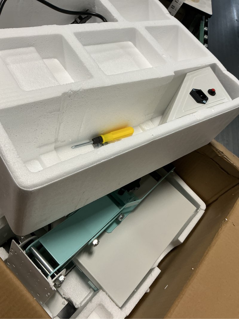 Condition photo showing Good Condition for heat press machine 15 in. x 15 in. slide out heat transfer machine t-shirts, green