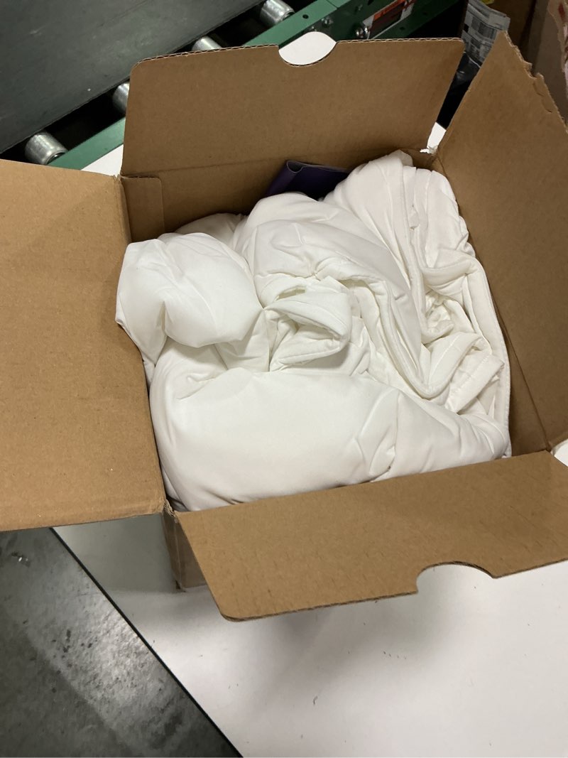 Condition photo showing Good Condition for Mellow Cloud Cold Cooling Comforter for Hot Sleepers — Dual-Sided Arctic Silk & CloudKnit, Lightweig