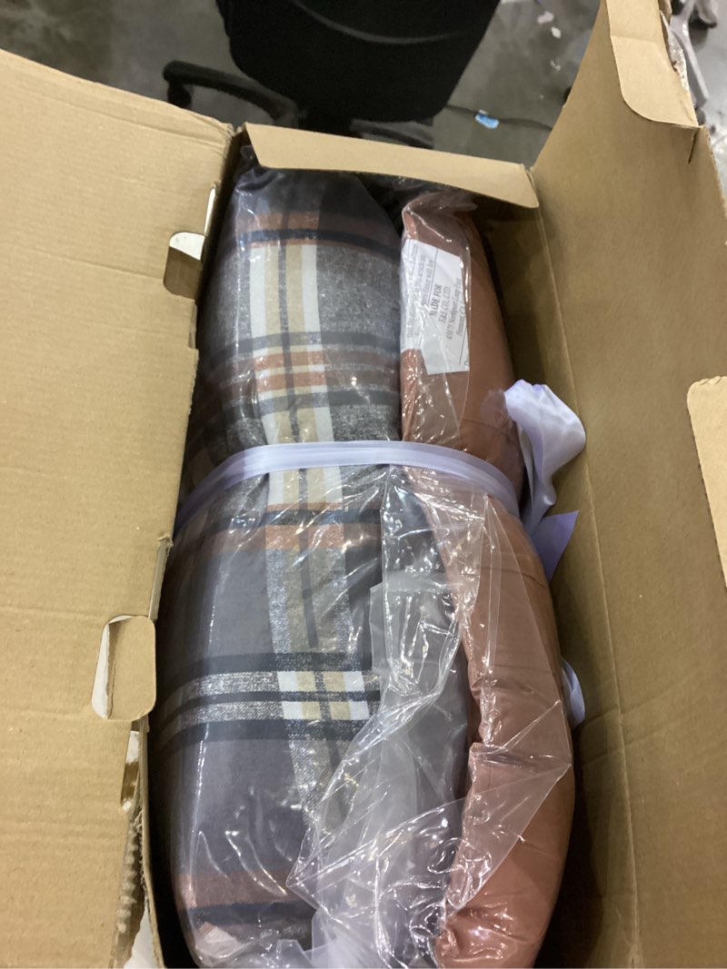 Condition photo showing New/Like New for Intelligent Design Queen Comforter Set Plaid Classic Cabin Lodge Comforter Queen Size, Modern Casual, Lightweight All Season Bedding Set Queen, Sham, Décor Pillows, Blake, Full/Queen, Tan/Gray 5 Piece Tan/Gray F/Q Comforter