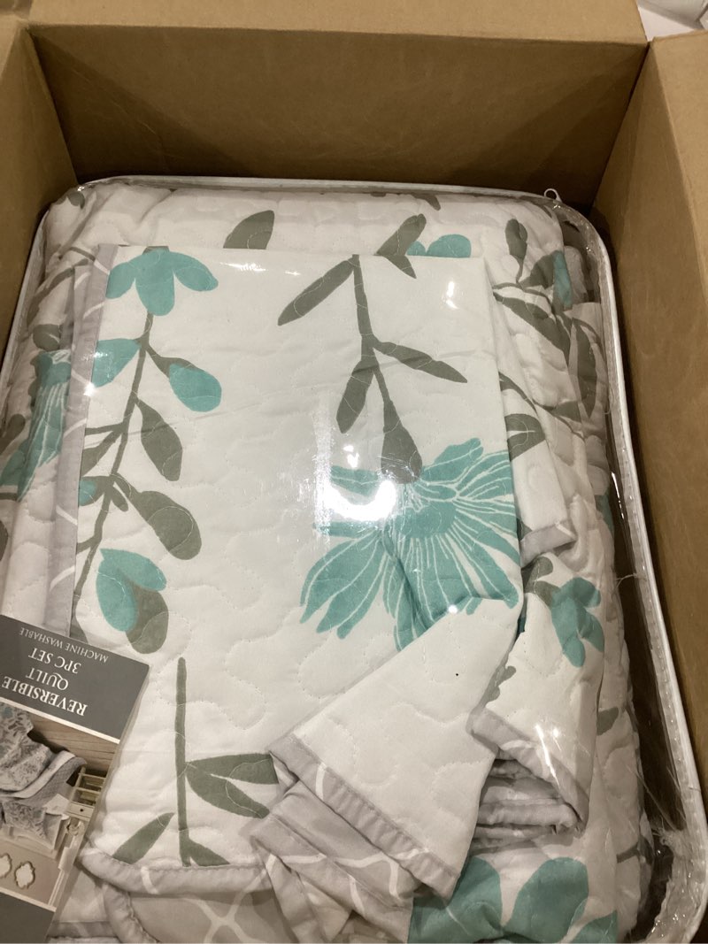 Condition photo showing Good Condition for lush decor aprile reversible 3 piece quilt set, king, blue & gray