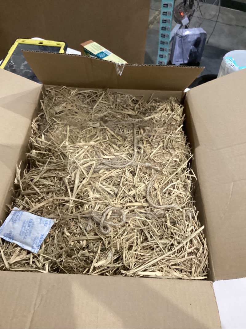Condition photo showing Good Condition for BobbleT Natural Wheat Straw – 5 LB Clean Dry Bedding for Cats, Soft Straw for Cat Shelters, Cozy Warm Bedding for Stray Cats, Dogs & Poultry, Perfect for Decoration, Yard or Farm Use 5LB