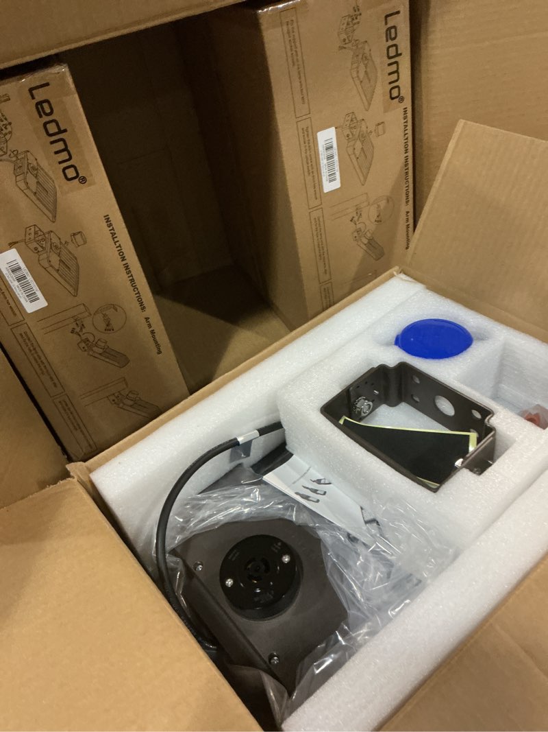 Condition photo showing Good Condition for ledmo led parking lot lights 200w led flood light outdoor 28000lm 5000k exterior trunnion mount dusk to dawn area commercial street wall mount ip65 3 pack stadium shop barn garage