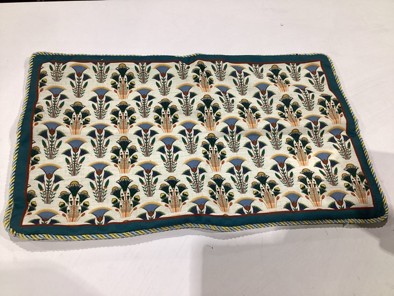 Condition photo showing Good Condition for patdrea Designer Throw Pillow Covers,Square Euro Retro Style Light Brown Linen with Floral Pattern Pillow Cover,Decorative Pillowcases Cushion for Bed Living Room Outdoor Car,18"x18" 18" x 18" (Pack of 1) Audrey B 1