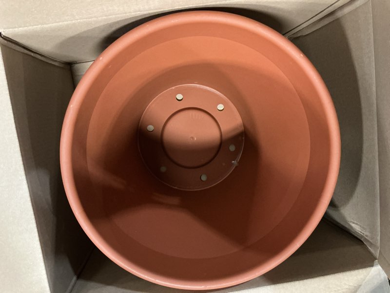 Condition photo showing New/Like New for bloem terra pot planter: 20" - terra cotta - durable resin pot, for indoor and outdoor use, gardening, 13.5 gallon capacity, saucer sold separately terra cotta 20"