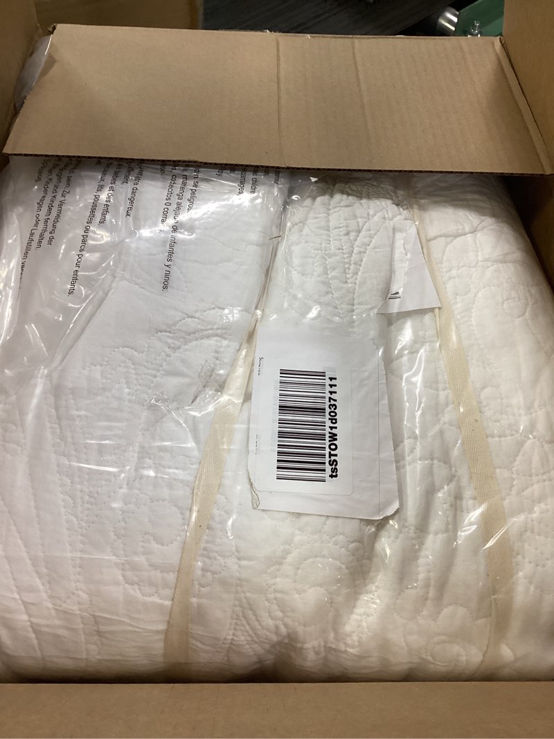 Condition photo showing Good Condition for EVERGRACE 100% Cotton Paisley Quilt Set, Queen Size 3 Piece Set – Prewashed Lightweight Bedspread with 2 Shams, Soft & Breathable Matelasse Coverlet for All-Season Comfort, Bright White Full/Queen Paisley Bright White