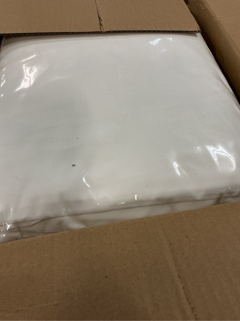 Condition photo showing New/Like New for 10 Pack White Round Tablecloths, 120 Inch Stain Resistant and Wrinkle Polyester Fabric Washable Table Clothes Cover for Kitchen Dining, Wedding, Reception Banquet, Birthday Party, Buffet Restaurant White 120 In Round, 10 Pack