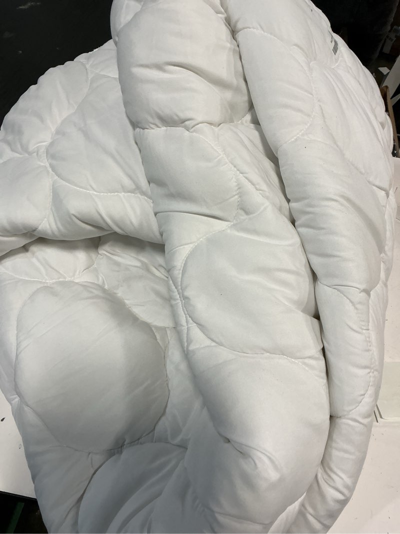 Condition photo showing As Is for LEISURE TOWN King Mattress Pad Fitted Quilted Cotton Mattress Cover Cooling Soft Pillow Top Mattress Topper with Down Alternative Filling Mattress Protector with 8-21 Deep Pocket (78x80 White) King White