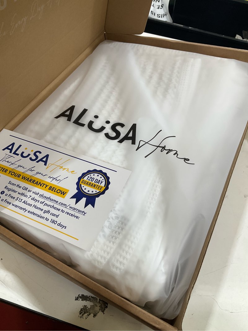 Condition photo showing Good Condition for alusa home ultra soft & stylish 700 gsm luxury bath towels - 100% zero-twist, long-staple cotton - remarkably absorbent & quick drying - 6 piece towel set (white) white 6pc towel set