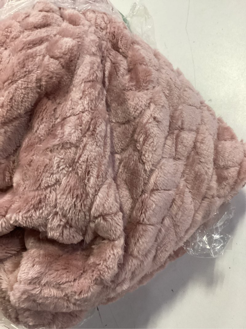 Condition photo showing Good Condition for Exclusivo Mezcla Fleece Throw Blanket for Couch and Bed, 50x70 Inches Soft Cozy Jacquard Flannel Blankets, Lightweight Fuzzy Plush Warm Throws for Women, Pink Dusty Pink Throw ( 50x70 IN )