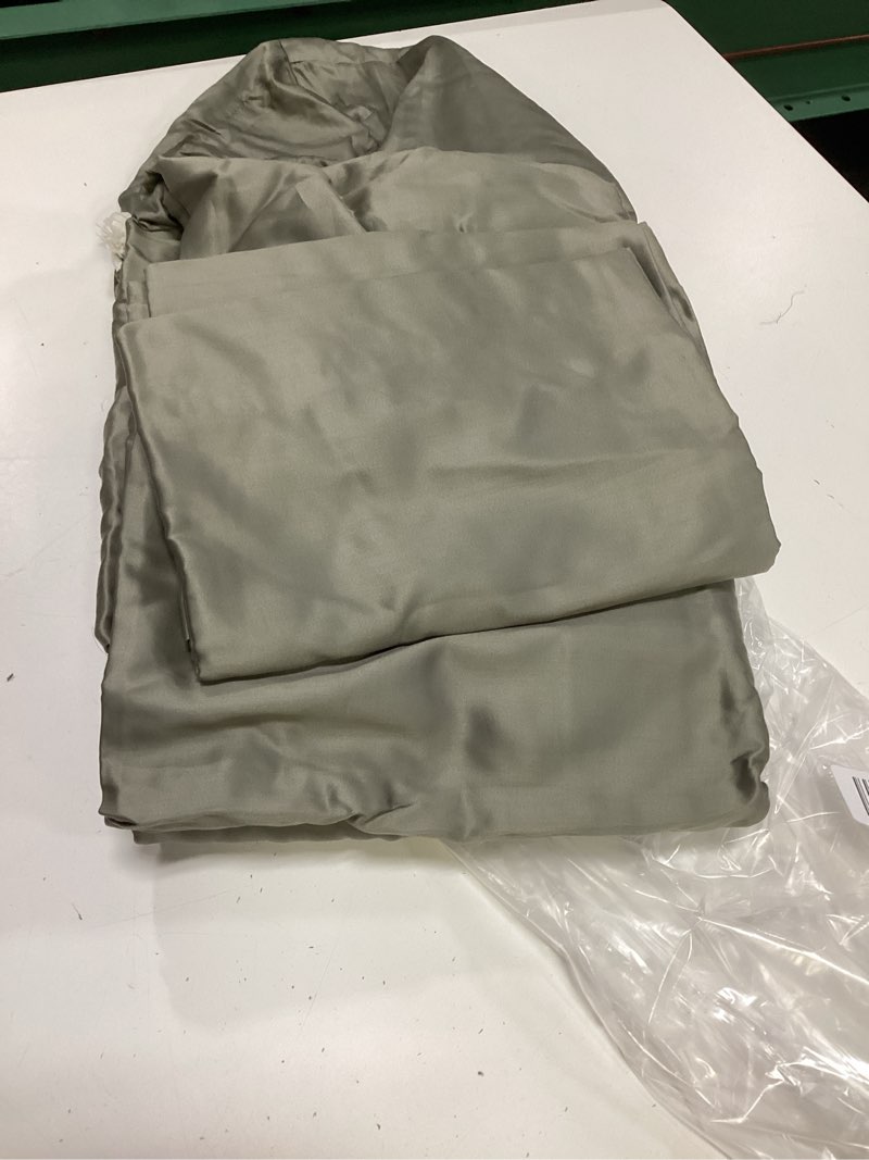 Condition photo showing Good Condition for quince signature giza cotton sateen sheet set, cal king, dried sage