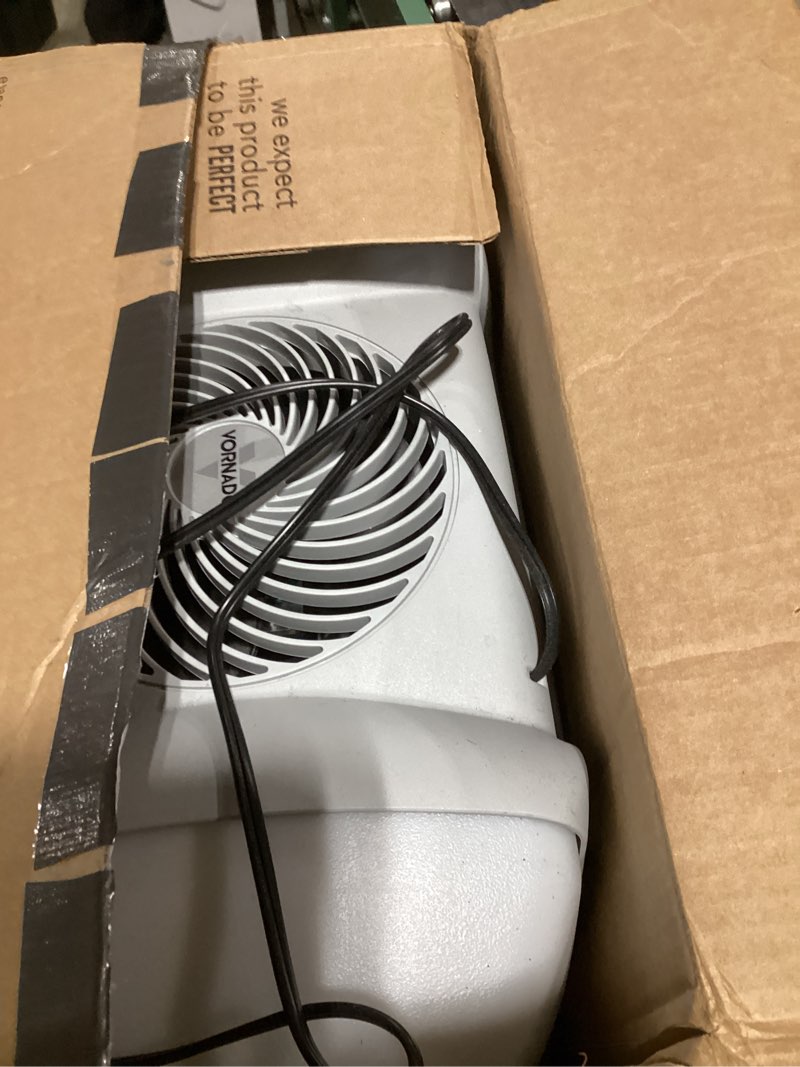 Condition photo showing Good Condition for Vornado Evap40 4-Gallon Evaporative Humidifier, Adjustable Humidistat, 3 Speed Settings, Coverage up to 1,000 sqft, 4-Gallon Output (24 Hrs), Dual Tank, Perfect for Home, Bedroom, and Large Spaces