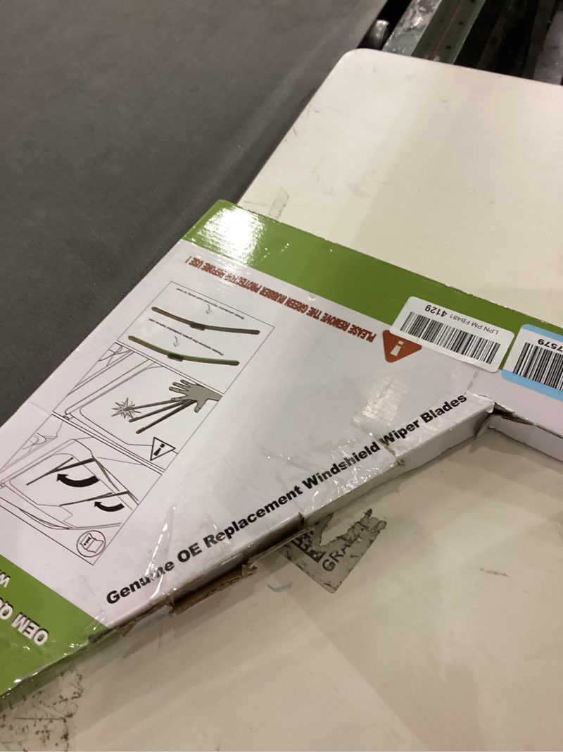 Condition photo showing New/Like New for MOTIUM OEM QUALITY Premium All-Season Windshield Wiper Blades (26"+18" pair for front windshield)