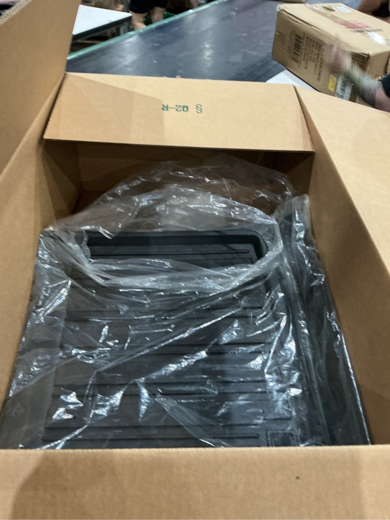 Condition photo showing Good Condition for yonugli car floor mats, 4