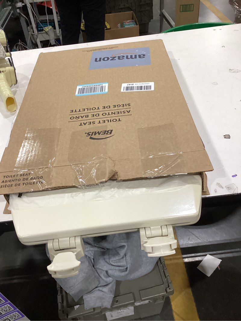 Condition photo showing Good Condition for bemis 1500ec 146 almond elongated molded wood toilet seat with easy-clean & change hinge