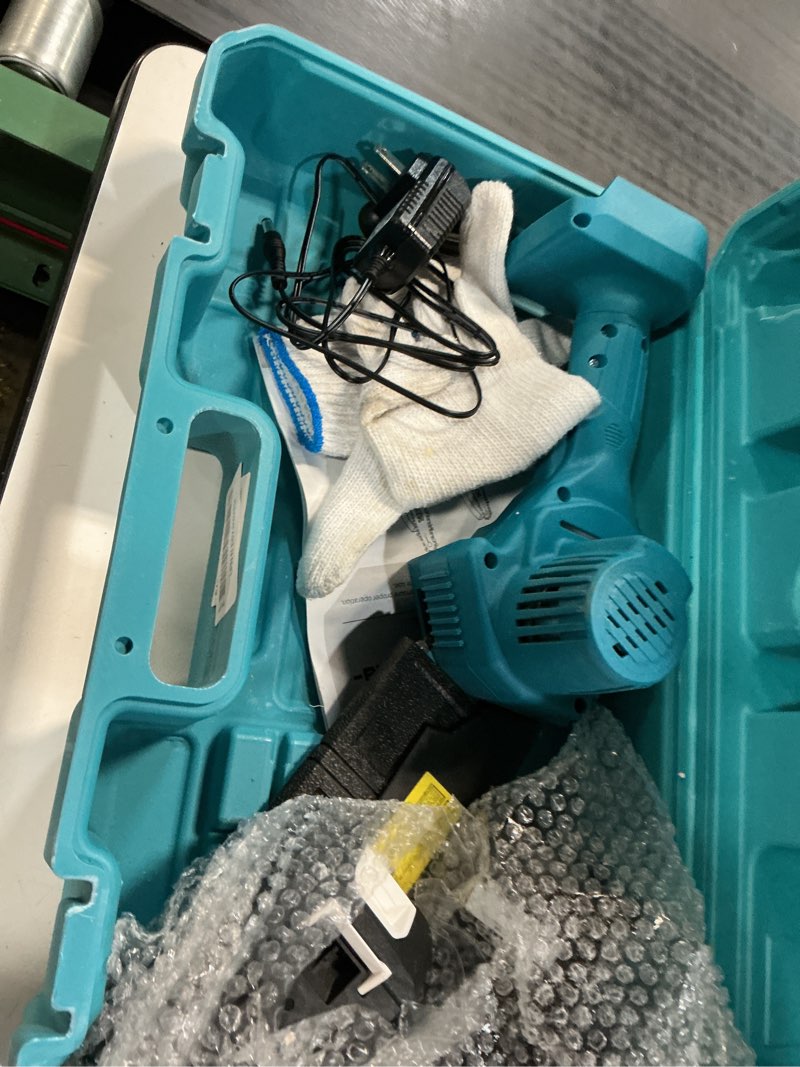 Condition photo showing Good Condition for seesii mini chainsaw 8 inch,cordless chainsaw w/ 2pcs 2000mah batteries,oiler system & replacement chain,handheld chain saw w/safety lock,battery powered chain saw for wood tree cutting,ch820+ navy blue