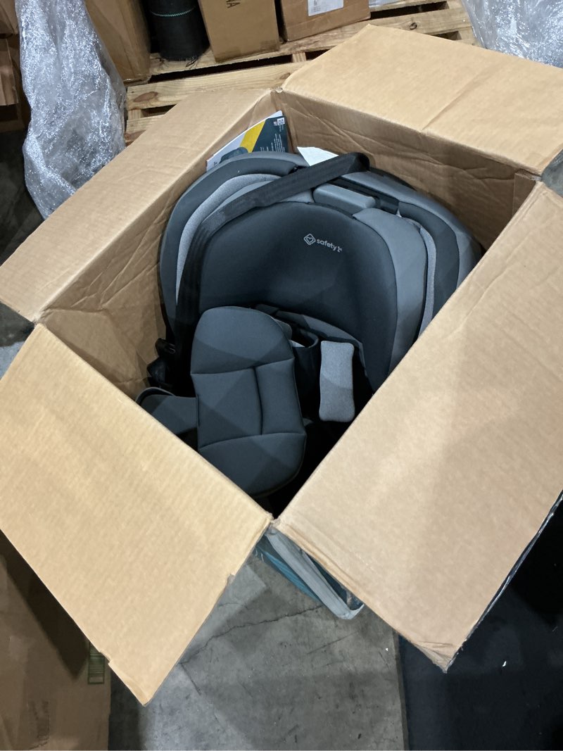 Condition photo showing Good Condition for safety 1st turn and go 360 dlx rotating all-in-one convertible car seat, stonington