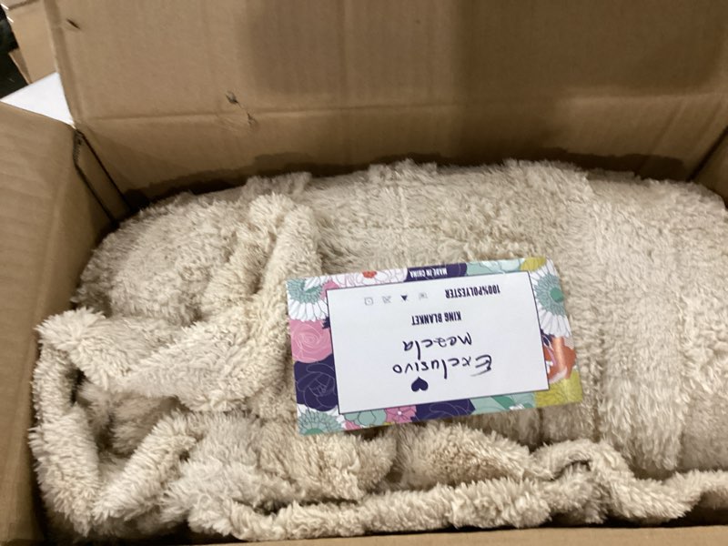 Condition photo showing Good Condition for Exclusivo Mezcla King Size Flannel Fleece Blanket, Super Soft and Warm Lightweight Checkered Pattern Blankets for All Seasons, 90x104 Inches, Beige Camel King (104"x90")