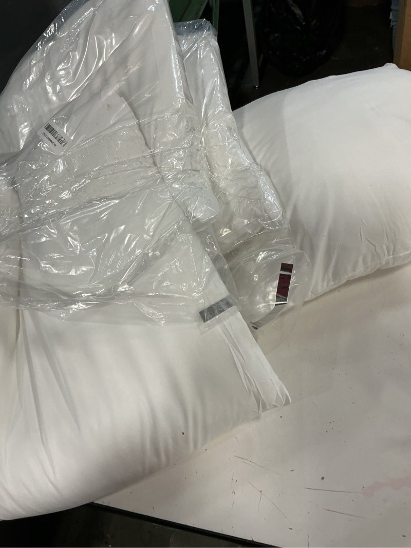 Condition photo showing Good Condition for 18 x 18 inches Pillow Inserts, Set of 4 Hypoallergenic Brushed Microfiber Liner Down Alternative Filled Square Cushion Throw Pillow 18" x 18"