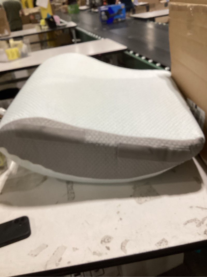 Condition photo showing Good Condition for 5pcs wedge pillow set for after surgery,large size bed orthopedic pillow for sleeping, memory foam back pillow for pain relief and acid reflux, adjustable sitting up for bed post surgery pillow grey grey 5pcs-new
