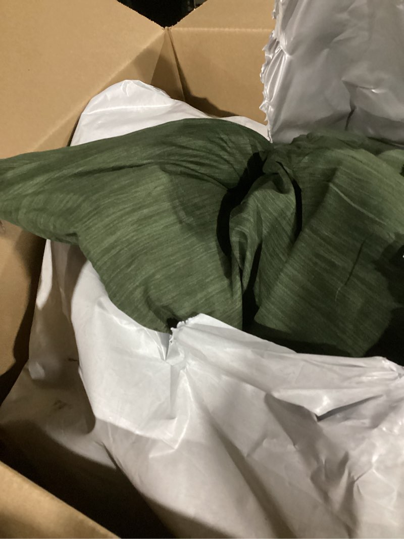 Condition photo showing Good Condition for Bedsure King Size Comforter Set - Dark Green Soft Bedding for All Seasons, Cationic Dyed Bed Set, 3 Pieces, 1 King Size Comforter (104"x90") and 2 Pillow Shams (20"x36"+2") King(3-piece with Sheet Set) 12 - Dark Green