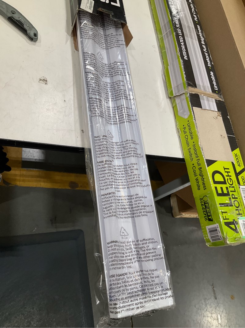 Condition photo showing Good Condition for maxlite 3000603 48 in. 42 watts sl series 2-light lights led shop light