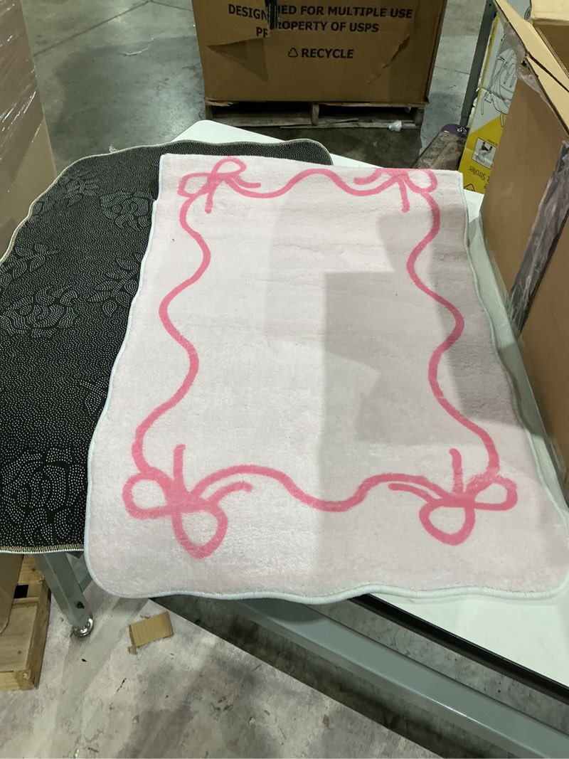 Condition photo showing Good Condition for item similar )))) (2) rug,barossa design 100% cotton pink bow bathroom rug - small scalloped cute tufted bow bath mat, soft breathable cotton bathmat for bathroom decor, non-slip hot melt adhesive backing & washable, 17\\\\\\\"x24\\\\\\\" 1'5\\\\\\\" x 2' white/pink