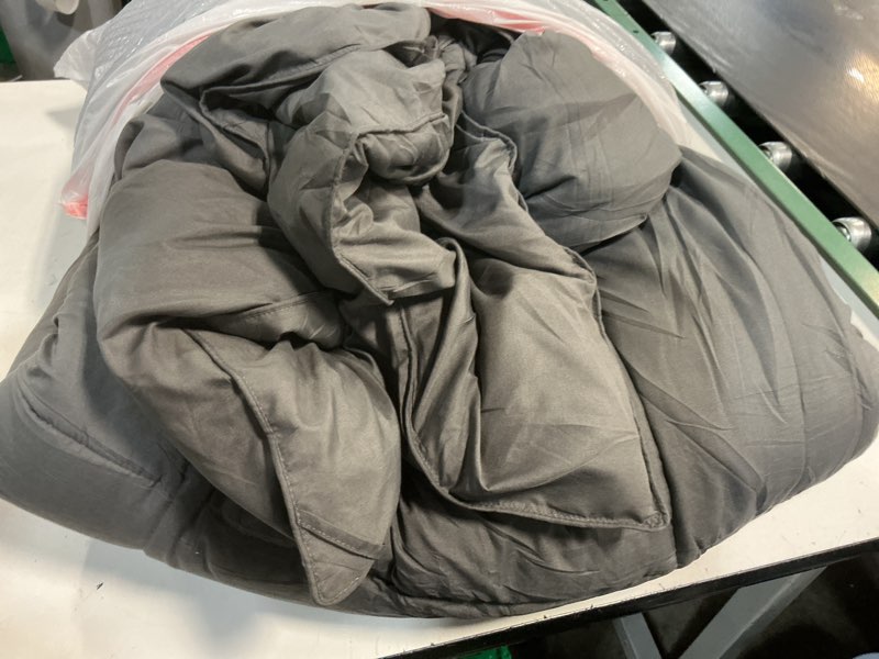 Condition photo showing Good Condition for TEXARTIST Premium 2100 Series Queen Comforter All Season Breathable Grey Comforter Soft 4D Spiral Fiber Quilted Down Alternative Duvet Insert with Corner Tabs Luxury Hotel Style (88\"x88\") Queen Comforter Grey Comforter