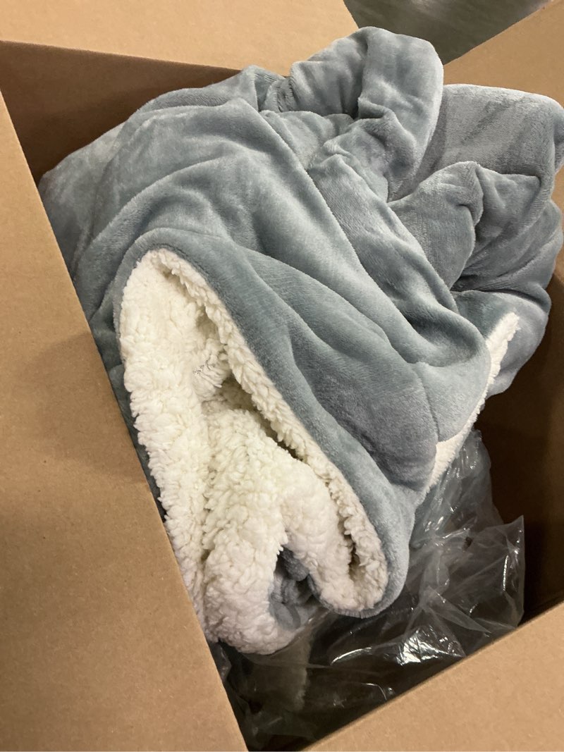 Condition photo showing Good Condition for NANPIPER Flannel Blanket Reversible Sherpa Throw Blanket Super Soft Plush Warm Fleece Microfiber (90"x90",Light Gray) Queen Queen (90" x 90") Light Grey
