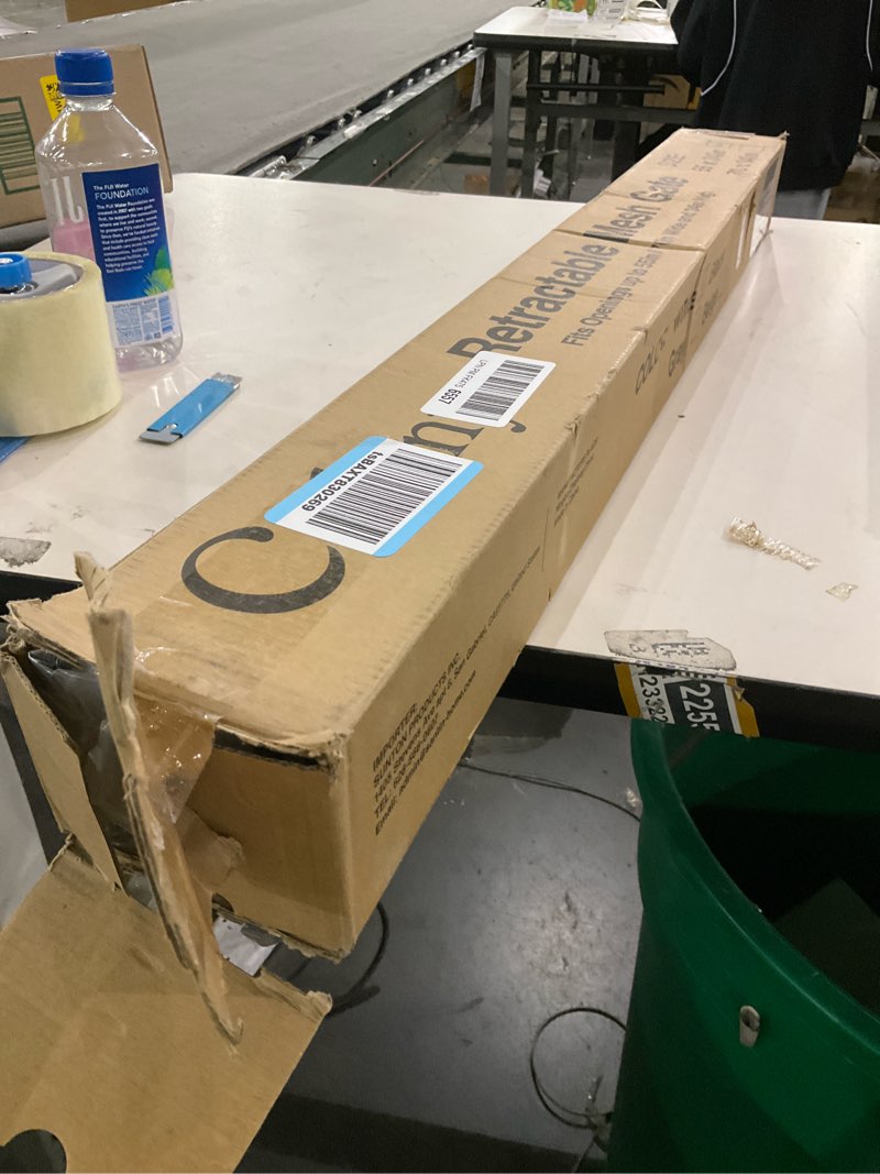 Retractable mesh gate