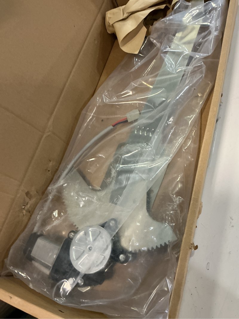 Condition photo showing Good Condition for sunroad power window regulator w/motor rear passenger side replacement for toyota camry 1997-2001 741-830