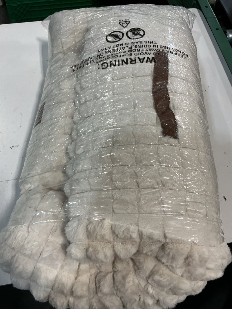 Condition photo showing Good Condition for cat beds for indoor cats - cute cat couch bed fluffy pet sofa with faux rabbit fur washable cover, fuzzy pet couch in 3d diamond pattern, suppportive large & small cats sofa, 24inch off white off white small: 24"l x 18"w x 10"th