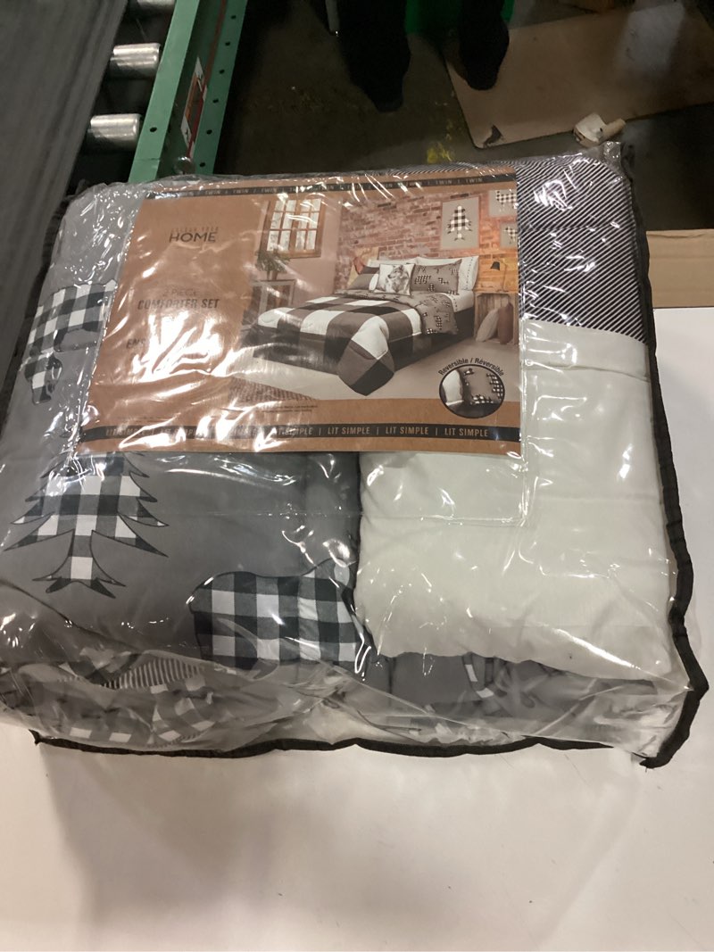 Condition photo showing New/Like New for safdie & co. 3-piece polyester buffalo plaid king comforter set in gray/white full size
