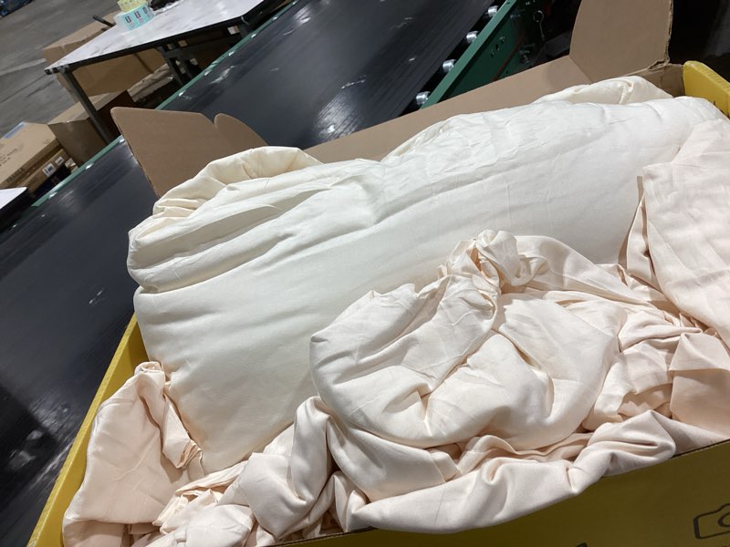 Condition photo showing Good Condition for Beige Queen Comforter Set - 7 Pieces Bed in a Bag, Premium Comforters Queen Size Bed Set Tufted Shabby Chic Bedding Comforter Set with Flat Sheet, Fitted Sheet and Pillowcases,Beige