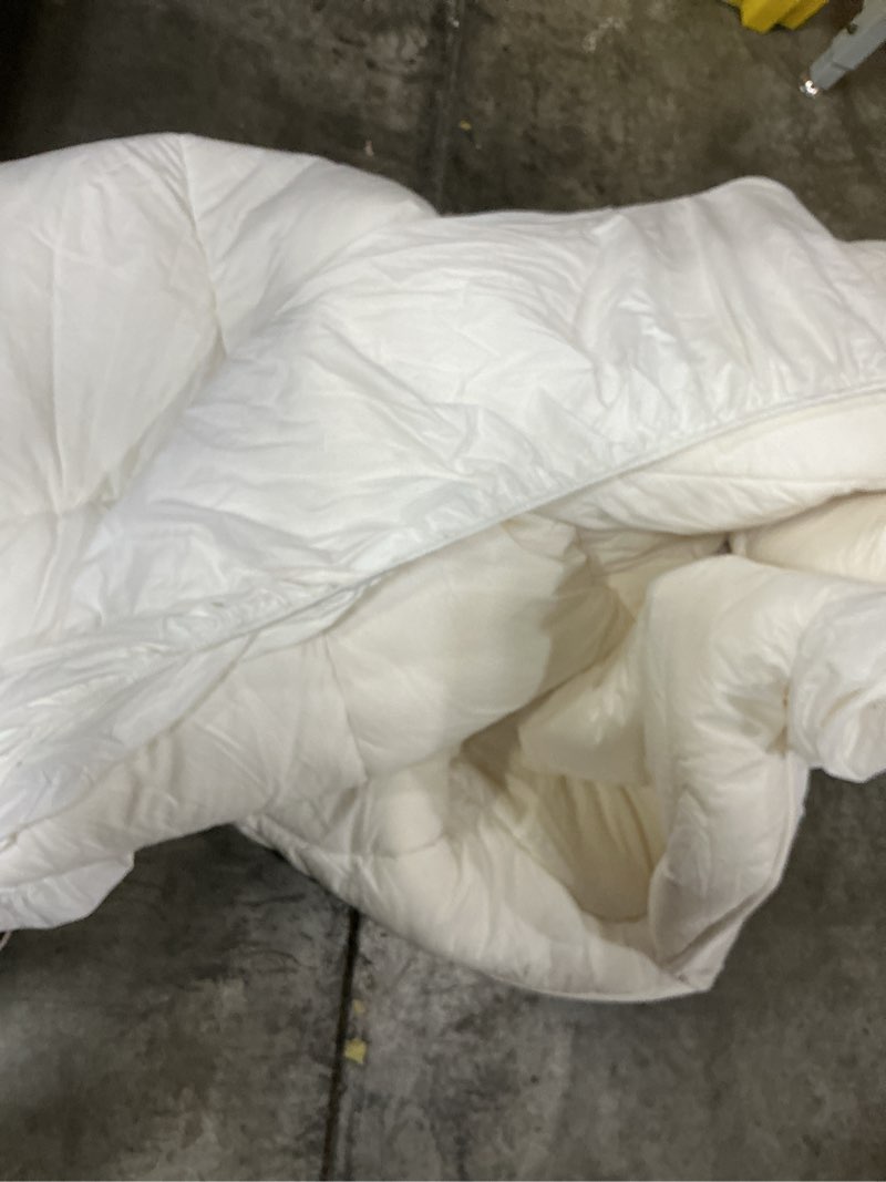 Condition photo showing As Is for YOUR MOON Natural Wool Mattress Pad Twin – 450GSM Organic Australian Wool Mattress Topper, Quilted Fitted Mattress Bed Cover with 16" Deep Pocket, Hypoallergenic Cotton Cover (White) White- 450gsm Twin