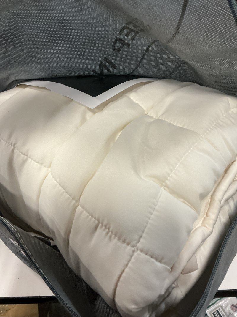 Condition photo showing Good Condition for mr. sandman weighted blanket for adults, heavy blanket for woman, man sleeping/calm, soft and cozy weighted throw blankets, machine washable, 48 x 72in, 12 lbs, white 48 x 72 inches, 12lbs white