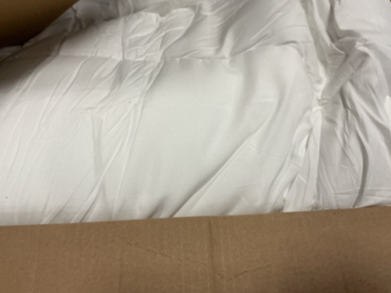 Condition photo showing New/Like New for bedsure comforter duvet insert - quilted comforters twin size, all season duvet, gentlesoft down alternative bedding, with 8 tabs, gifts for women/men, white, twin 88 x 68 inches white twin