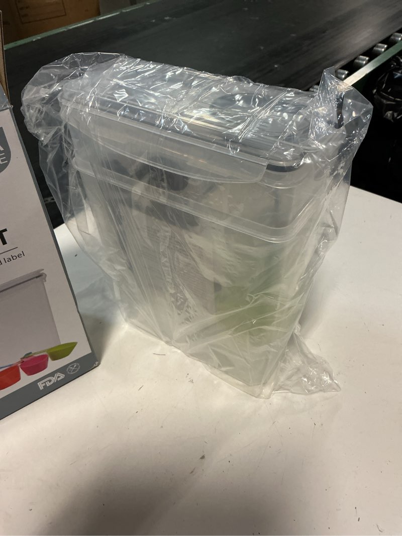 Condition photo showing New/Like New for yashe 2pcs plastic food storage containers (3.7l), airtight food containers wityashe