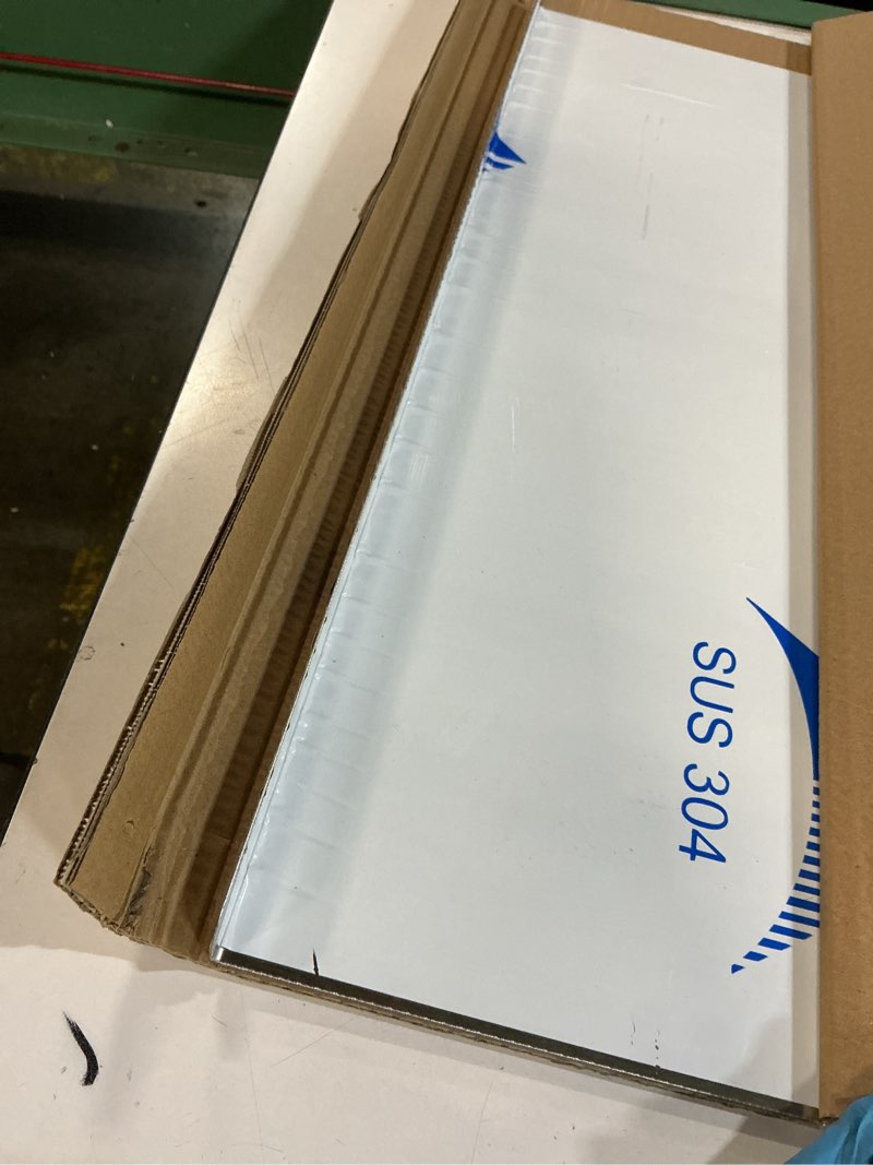 Condition photo showing Good Condition for stainless steel cutting boards for kitchen, lipped stainless steel cutting board. large cutting board suitable for meat, fruits, vegetables, bread, and baking (40 x 30cm / 15.7"l x 11.8"w) stainless steel 15.7"l x 11.8"w