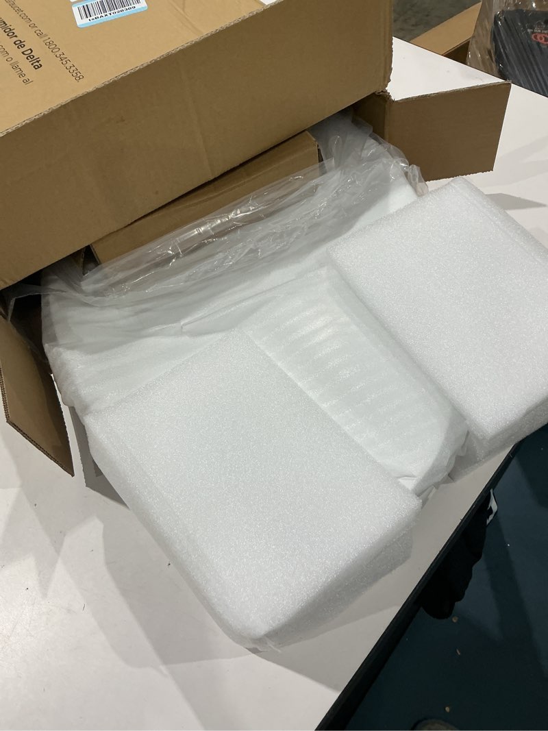 Condition photo showing Good Condition for delta 833004 elongated soft close bidet seat with manual control self-cleaning wand - white transitional