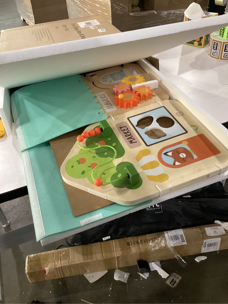 IDEA FAMILY wooden toy house 