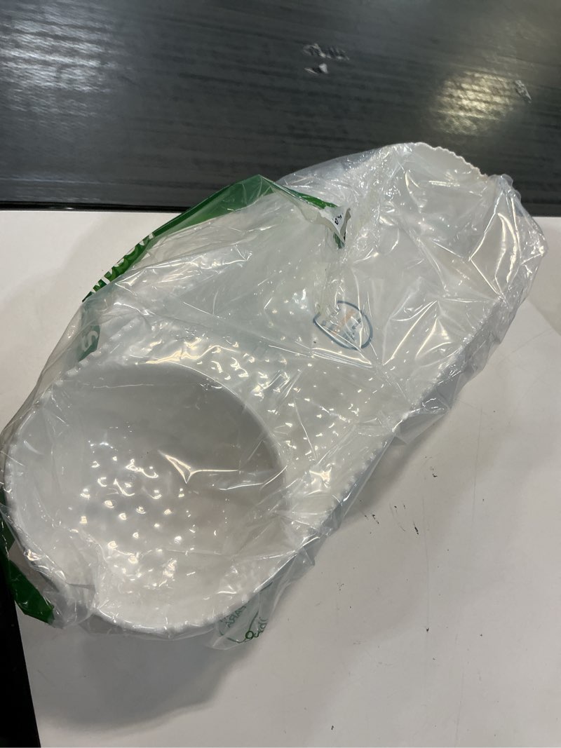Condition photo showing Good Condition for pampa bay chip and dip (glossy white)