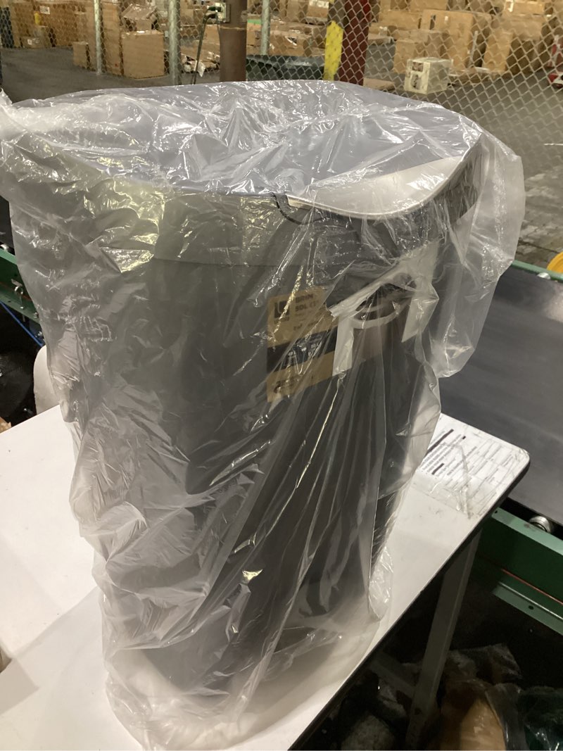 Condition photo showing Good Condition for umbra brim step on trash can