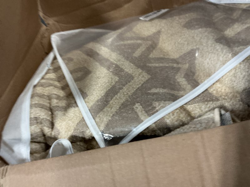 Condition photo showing New/Like New for Boho Beige 8x10 Area Rugs Textured Tufted Rugs for Living Room Bedroom Nursery Rug-Carpet Washable Cream Neutral Modern Aztec Rug Beige Cream 8' x 10' (Rectangular)